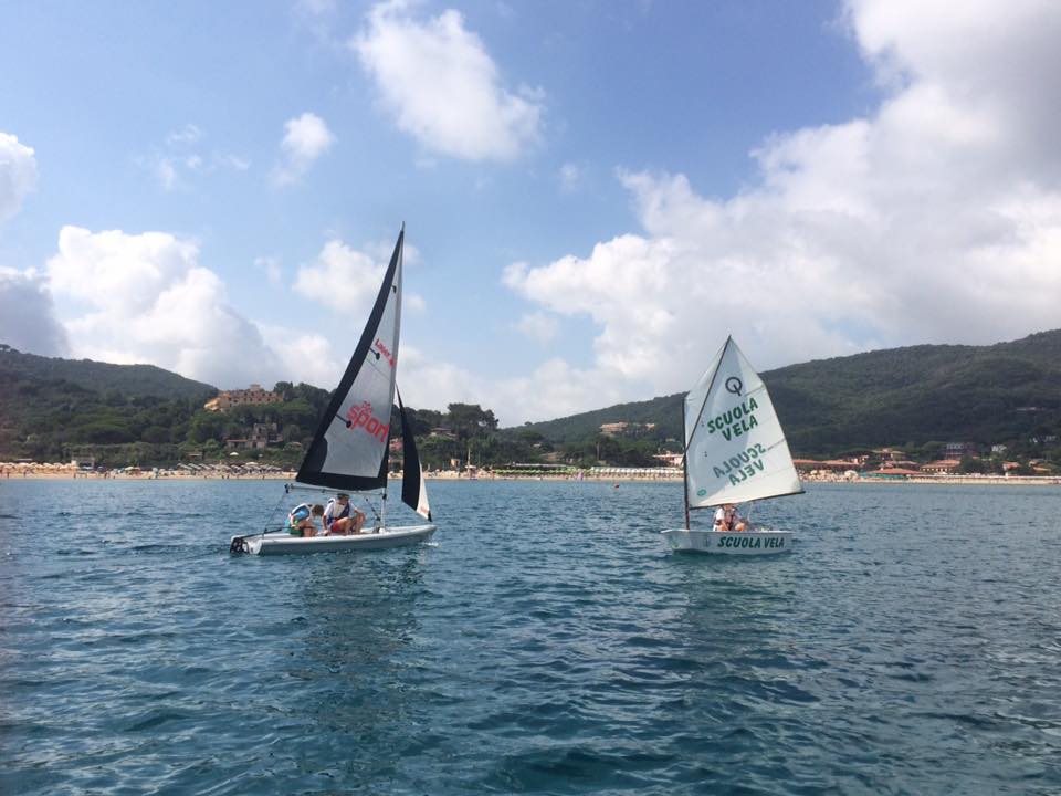 Corso di vela per ragazzi su derive scuola vela ASD Nautica La Guardiola a Procchio